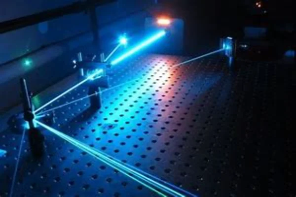 Multi band solid-state laser